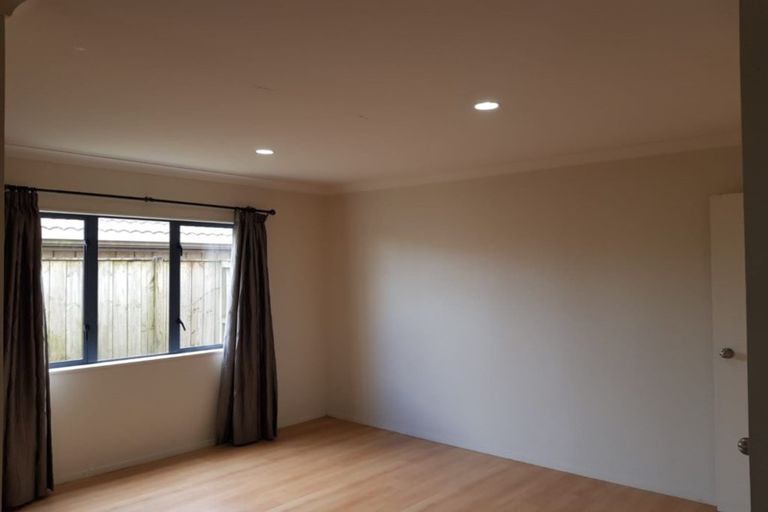 Photo of property in 11 Bridgefield Crescent, Flat Bush, Auckland, 2016