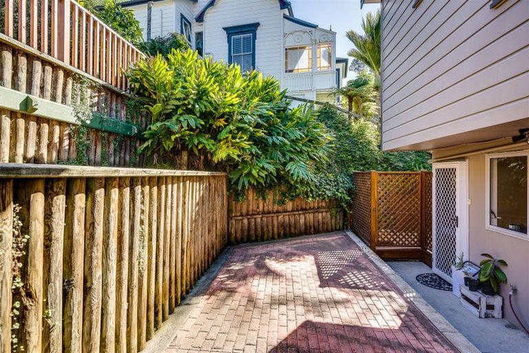 Photo of property in 6 Little Burke Street, Hospital Hill, Napier, 4110