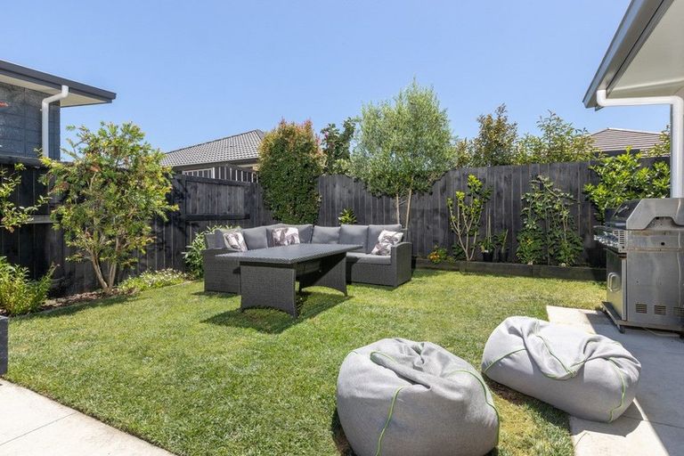 Photo of property in 27 Hiria Crescent, Papamoa Beach, Papamoa, 3118