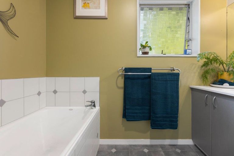 Photo of property in 24 Jenkins Avenue, Redwood, Christchurch, 8051