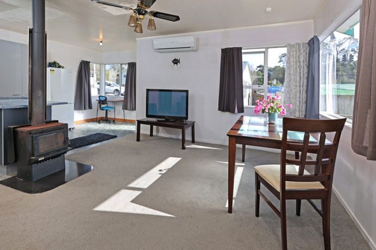 Photo of property in 51 Border Road, Henderson, Auckland, 0612