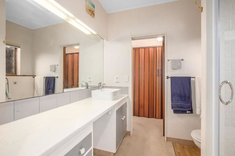 Photo of property in 53 Kohekohe Road, Waikanae, 5036