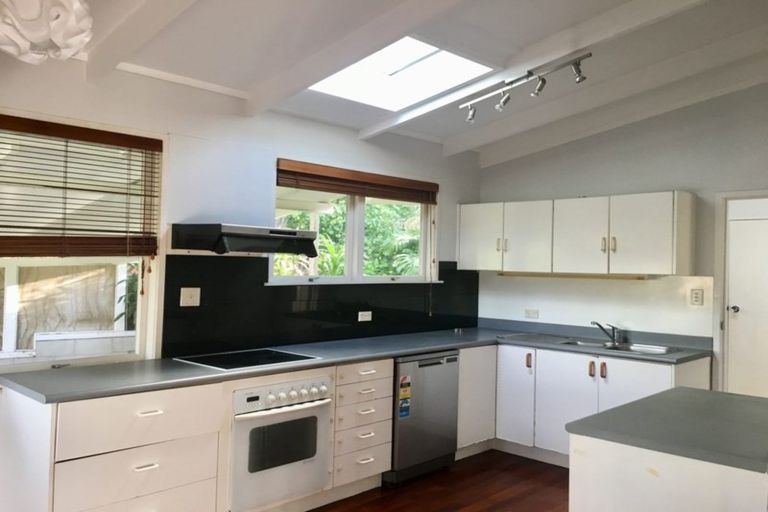 Photo of property in 62 Braemar Road, Castor Bay, Auckland, 0620