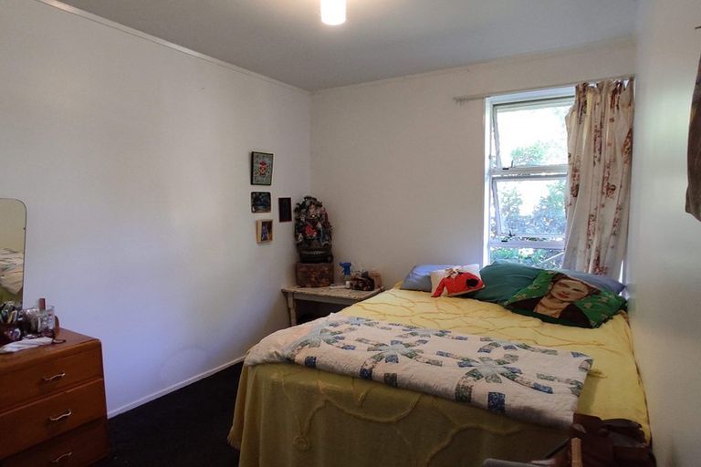 Photo of property in 1/14 Cezanne Place, New Lynn, Auckland, 0600