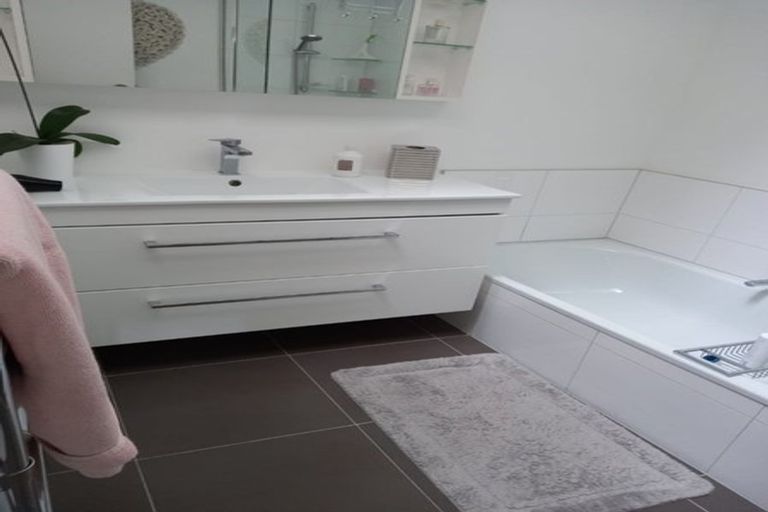 Photo of property in 1/14 Frieston Road, Milford, Auckland, 0620