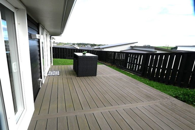 Photo of property in 17 Stile Place, Pukekohe, 2120