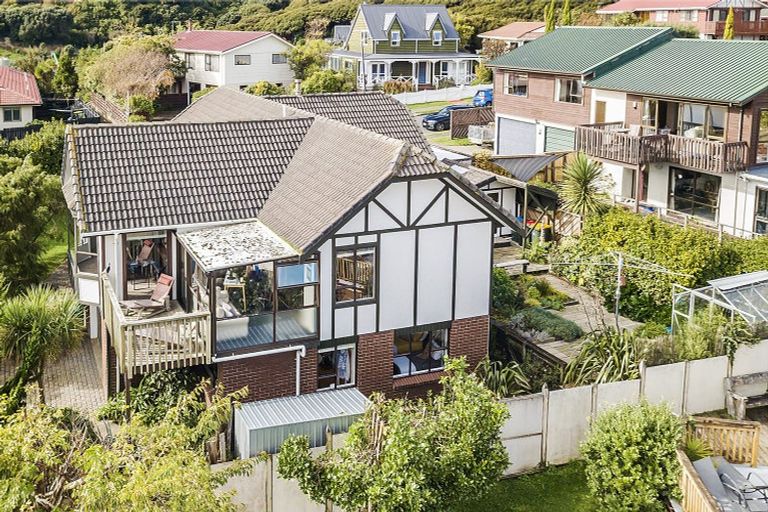 Photo of property in 32 Kinloch Place, Papakowhai, Porirua, 5024