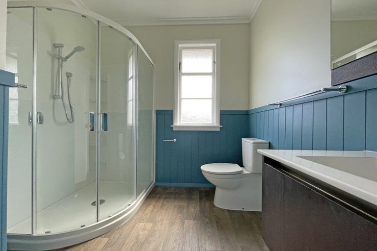 Photo of property in 28 Pahiatua Street, Hokowhitu, Palmerston North, 4410