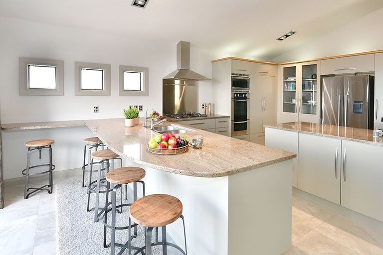 Photo of property in 37 Grovenor Drive, Orewa, 0931