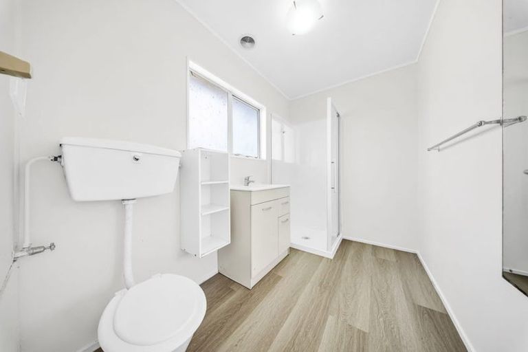 Photo of property in 1/23 Challen Close, Conifer Grove, Takanini, 2112