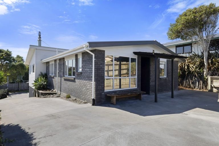 Photo of property in 28 Norwich Avenue, Spotswood, New Plymouth, 4310