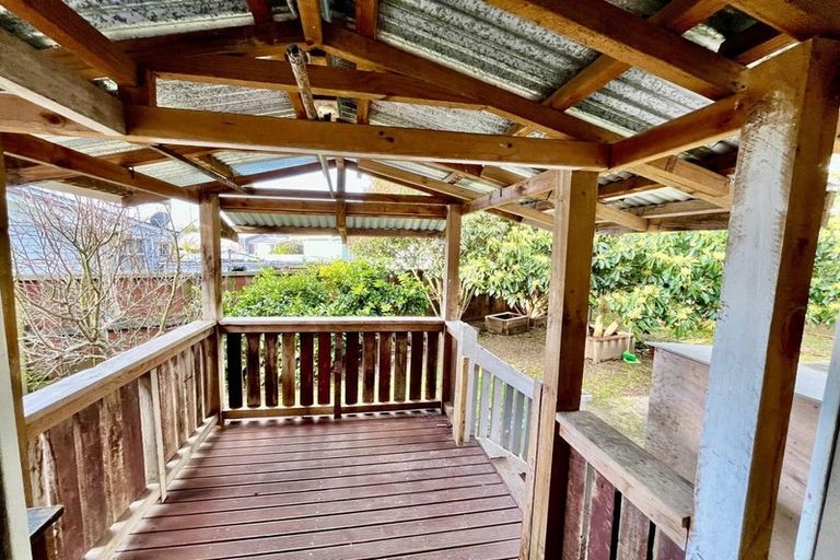 Photo of property in 8 John Walker Drive, Manurewa, Auckland, 2102