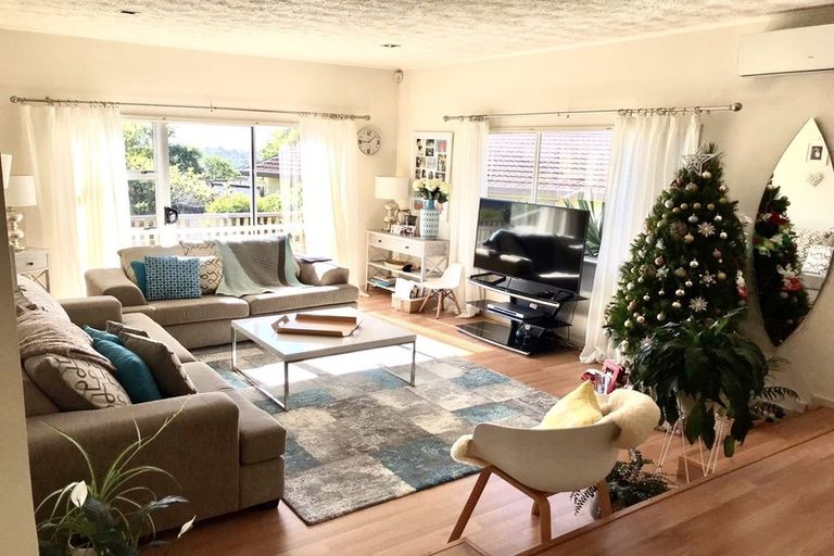 Photo of property in 1 Remus Place, Totara Vale, Auckland, 0629