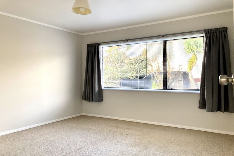 Photo of property in 1/94 Sturges Road, Henderson, Auckland, 0612