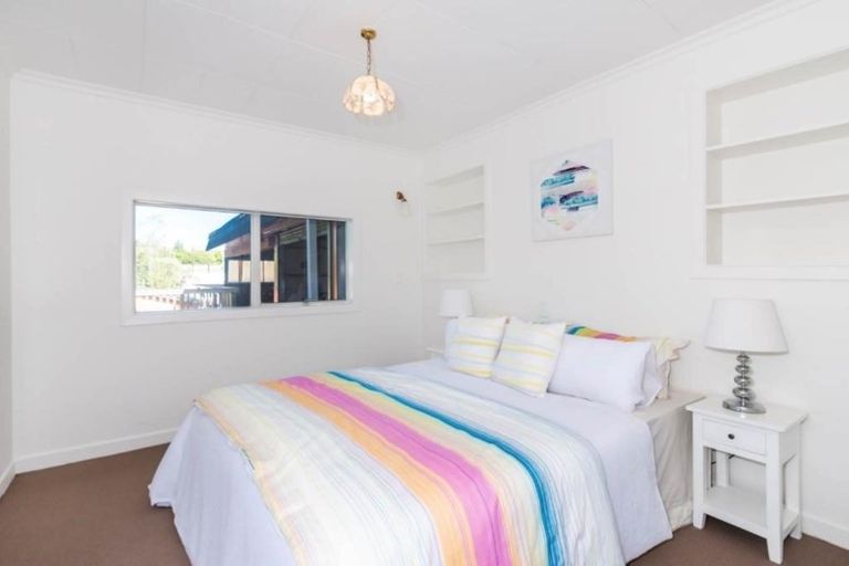 Photo of property in 1 Kamara Road, Glen Eden, Auckland, 0602