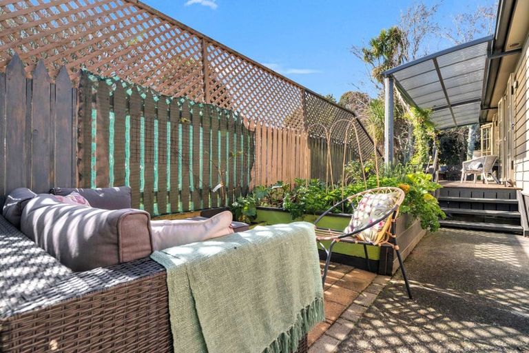 Photo of property in 16 Rangiwhea Road, Waiuku, 2123