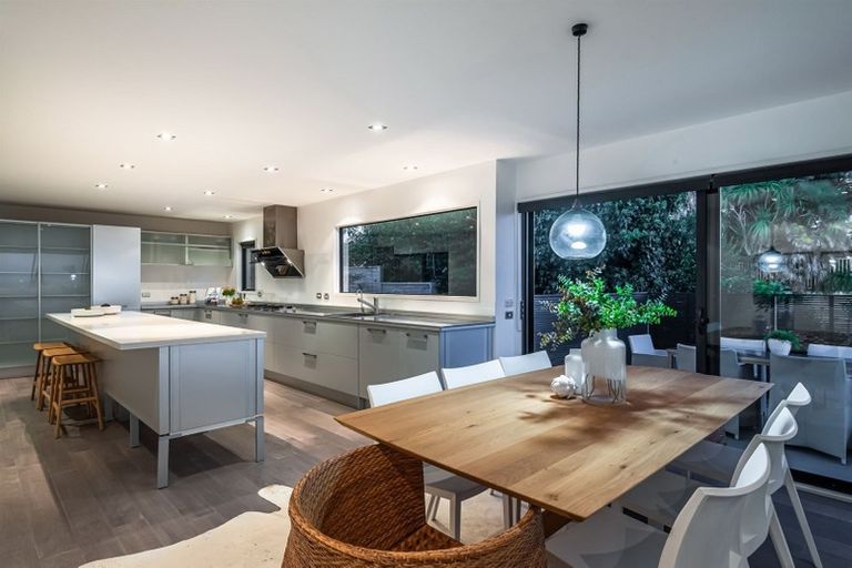 Photo of property in 17a Parr Terrace, Castor Bay, Auckland, 0620