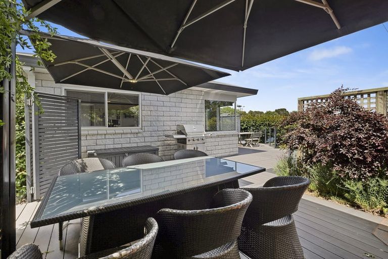 Photo of property in 9a Del Mar Place, Merrilands, New Plymouth, 4312