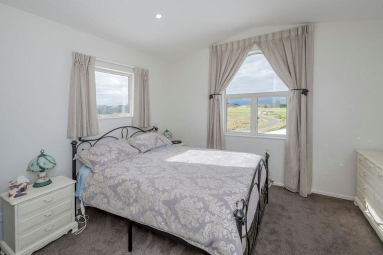 Photo of property in 111 Strathnaver Drive, Waikawa Beach, Levin, 5573