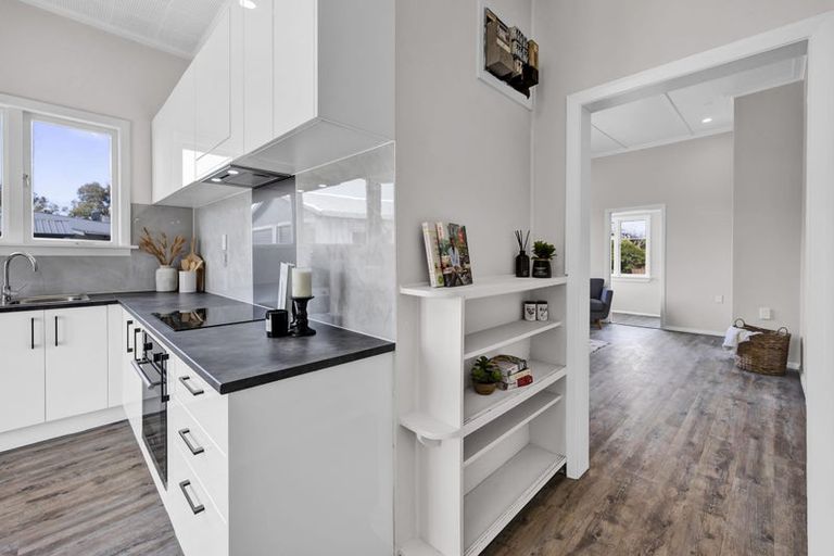 Photo of property in 35 Gladstone Street, Hawera, 4610