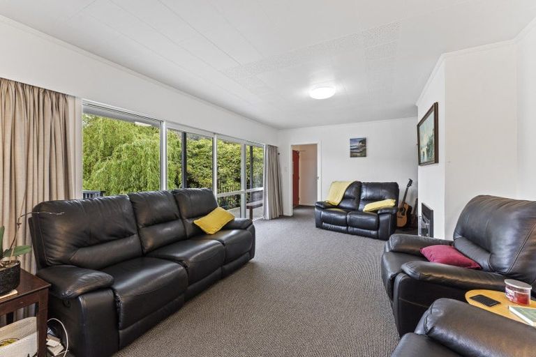 Photo of property in 24 Jocelyn Crescent, Pinehaven, Upper Hutt, 5019