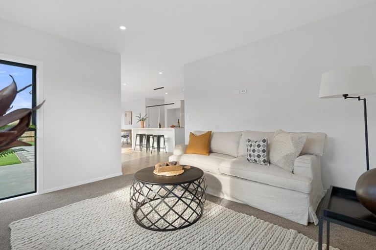 Photo of property in 8 Kakariki Crescent, Carterton, 5713