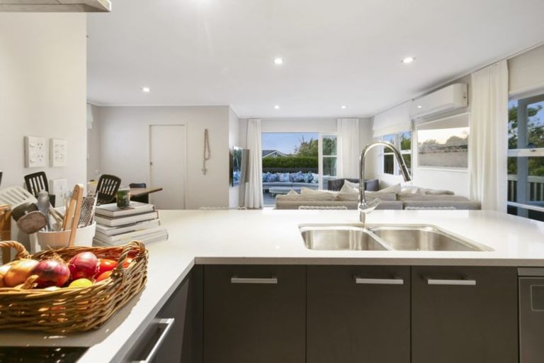 Photo of property in 30 Wallace Road, Mangere Bridge, Auckland, 2022