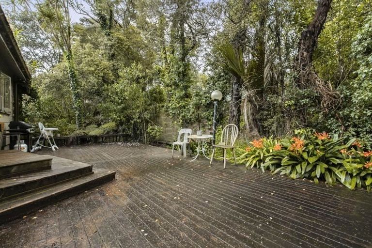 Photo of property in 15 Wyvern Place, Glenfield, Auckland, 0629