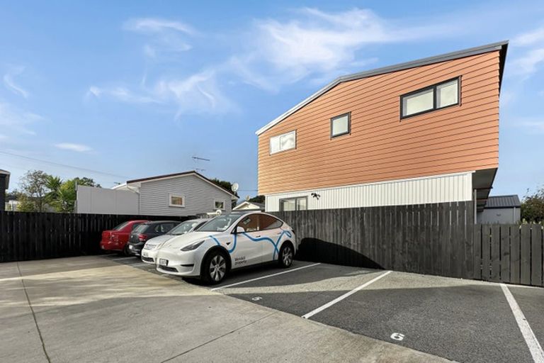 Photo of property in 4/17 Rewarewa Road, Te Atatu Peninsula, Auckland, 0610