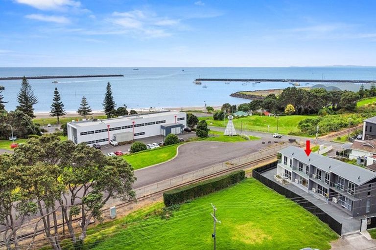 Photo of property in 38c Breakwater Road, Moturoa, New Plymouth, 4310