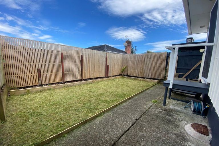 Photo of property in 2/49 Miro Street, New Lynn, Auckland, 0600