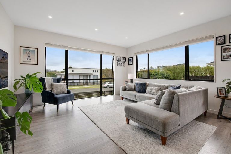 Photo of property in 22 Takurua Terrace, Orewa, 0931