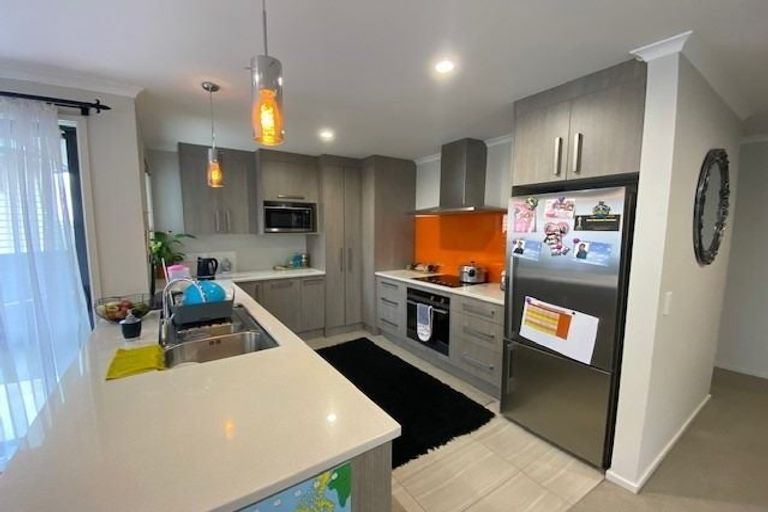 Photo of property in 3 Epic Way, Newlands, Wellington, 6037