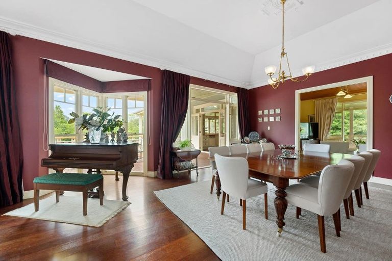 Photo of property in 3 Daphne Harden Lane, Paremoremo, Auckland, 0632