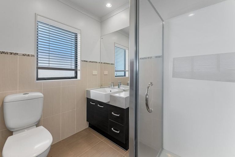 Photo of property in 8 Scotsmoor Drive, Wattle Downs, Auckland, 2103