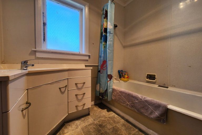 Photo of property in 18 Rugby Road, Tariki, Inglewood, 4388