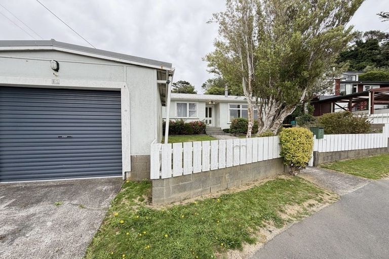 Photo of property in 31 Kahikatea Grove, Paparangi, Wellington, 6037