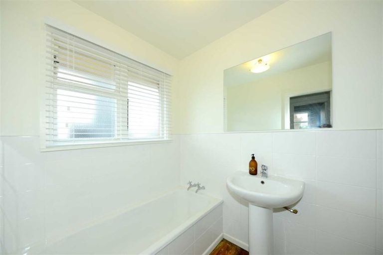 Photo of property in 338 Memorial Avenue, Burnside, Christchurch, 8053