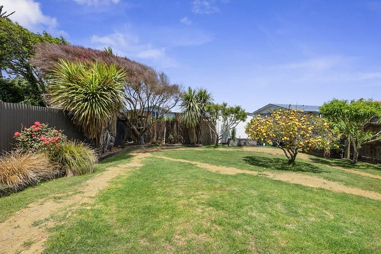 Photo of property in 32a Simons Street, Moturoa, New Plymouth, 4310
