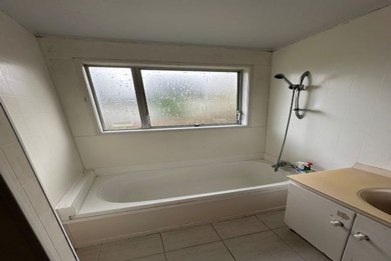 Photo of property in 20 Cockayne Crescent, Sunnynook, Auckland, 0620