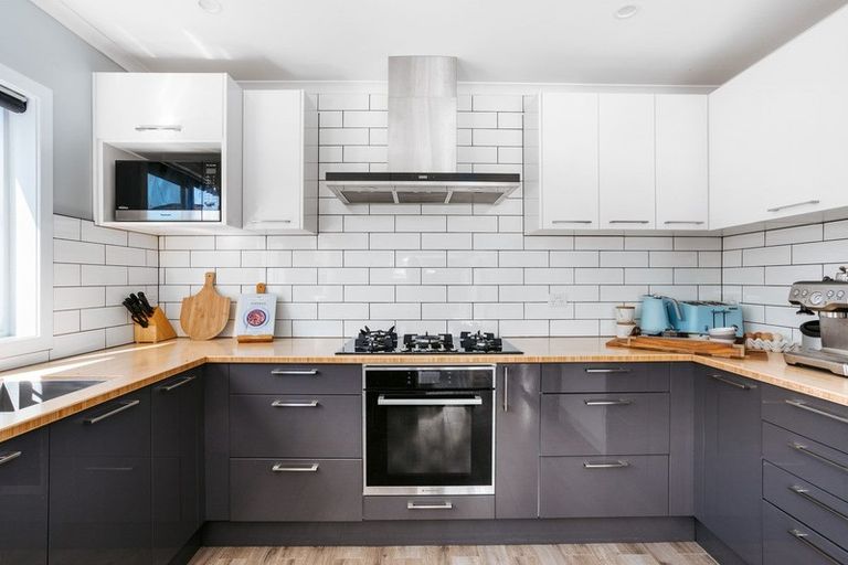 Photo of property in 28 Araroa Place, Papamoa Beach, Papamoa, 3118