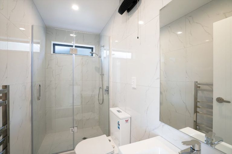 Photo of property in 16d Dianthus Place, Browns Bay, Auckland, 0630