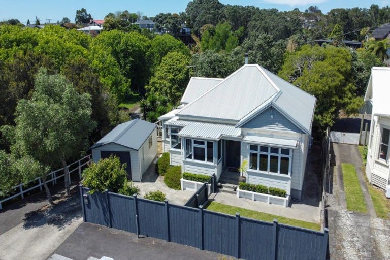 Photo of property in 420 Devon Street East, Strandon, New Plymouth, 4312