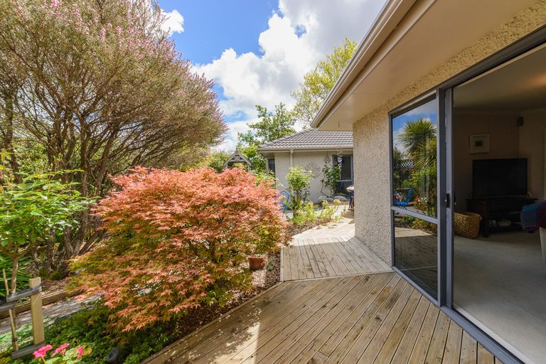 Photo of property in 24 Greenwood Place, Fitzherbert, Palmerston North, 4410