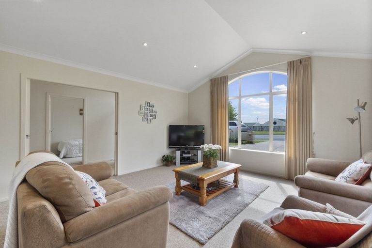 Photo of property in 104 Rototuna Road, Rototuna, Hamilton, 3210