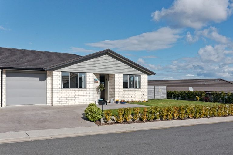 Photo of property in Waterview Estate, 44/4 Greystone Place, Omokoroa, 3114