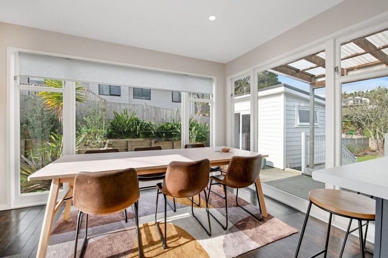 Photo of property in 16 St James Avenue, Helensville, 0800