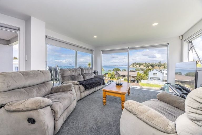 Photo of property in 18 Zita Avenue, Matakatia, Whangaparaoa, 0930