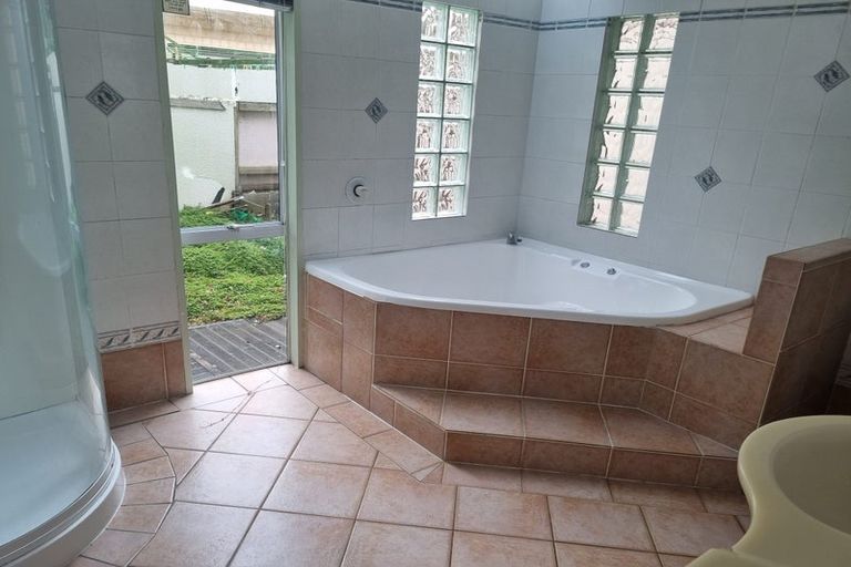 Photo of property in 2/837 Beach Road, Browns Bay, Auckland, 0630