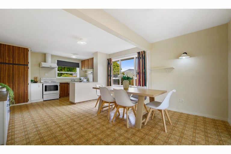 Photo of property in 8 Blossomdale Place, Bishopdale, Christchurch, 8053